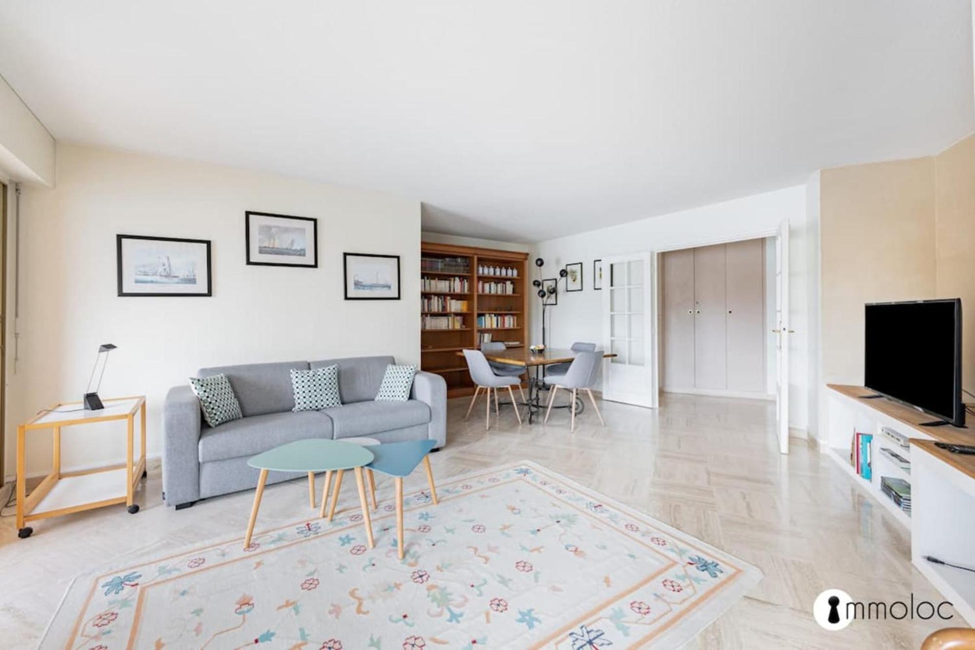 Spacious Apartment With Pool Located In The Marina Of Mandelieu Екстериор снимка