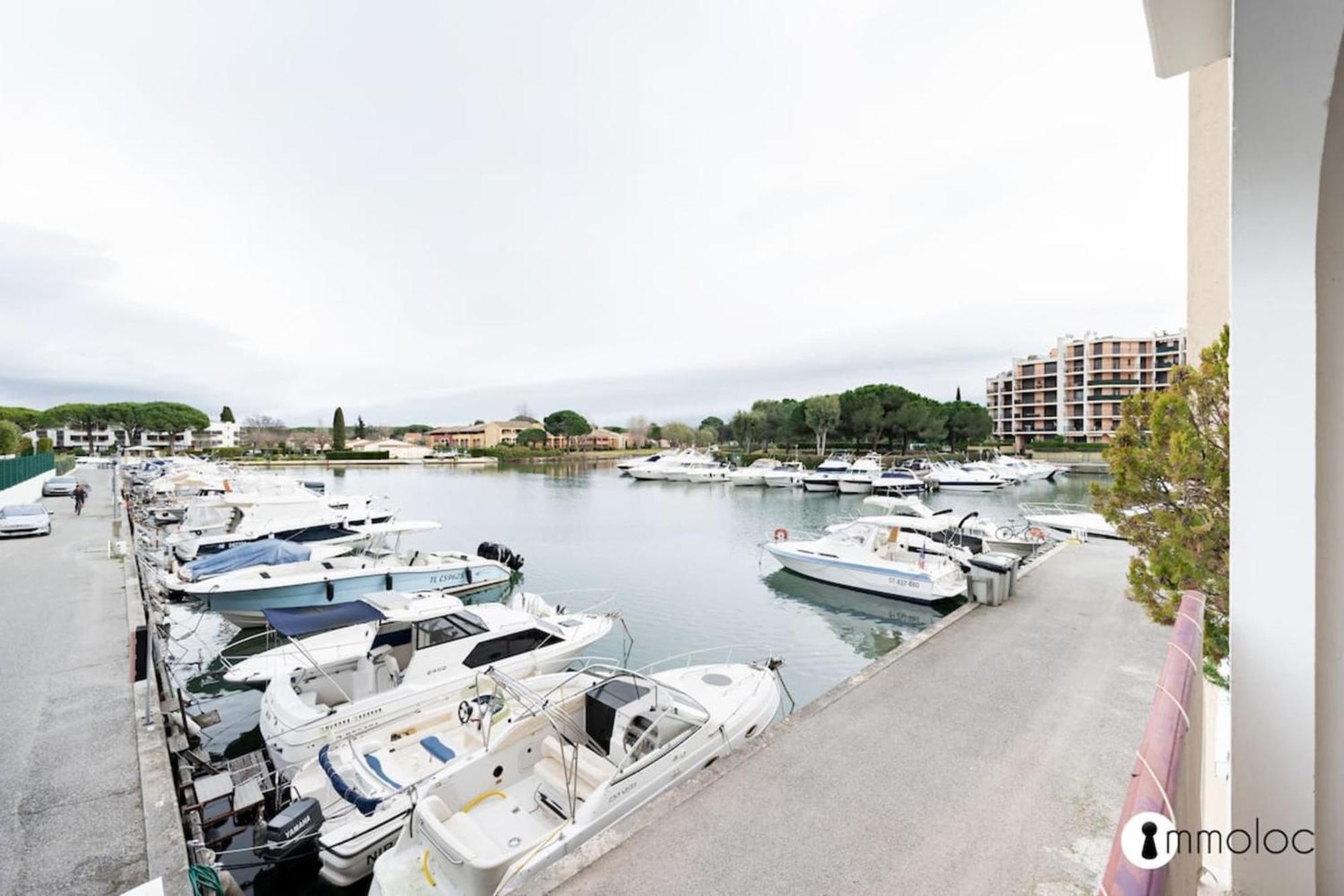 Spacious Apartment With Pool Located In The Marina Of Mandelieu Екстериор снимка